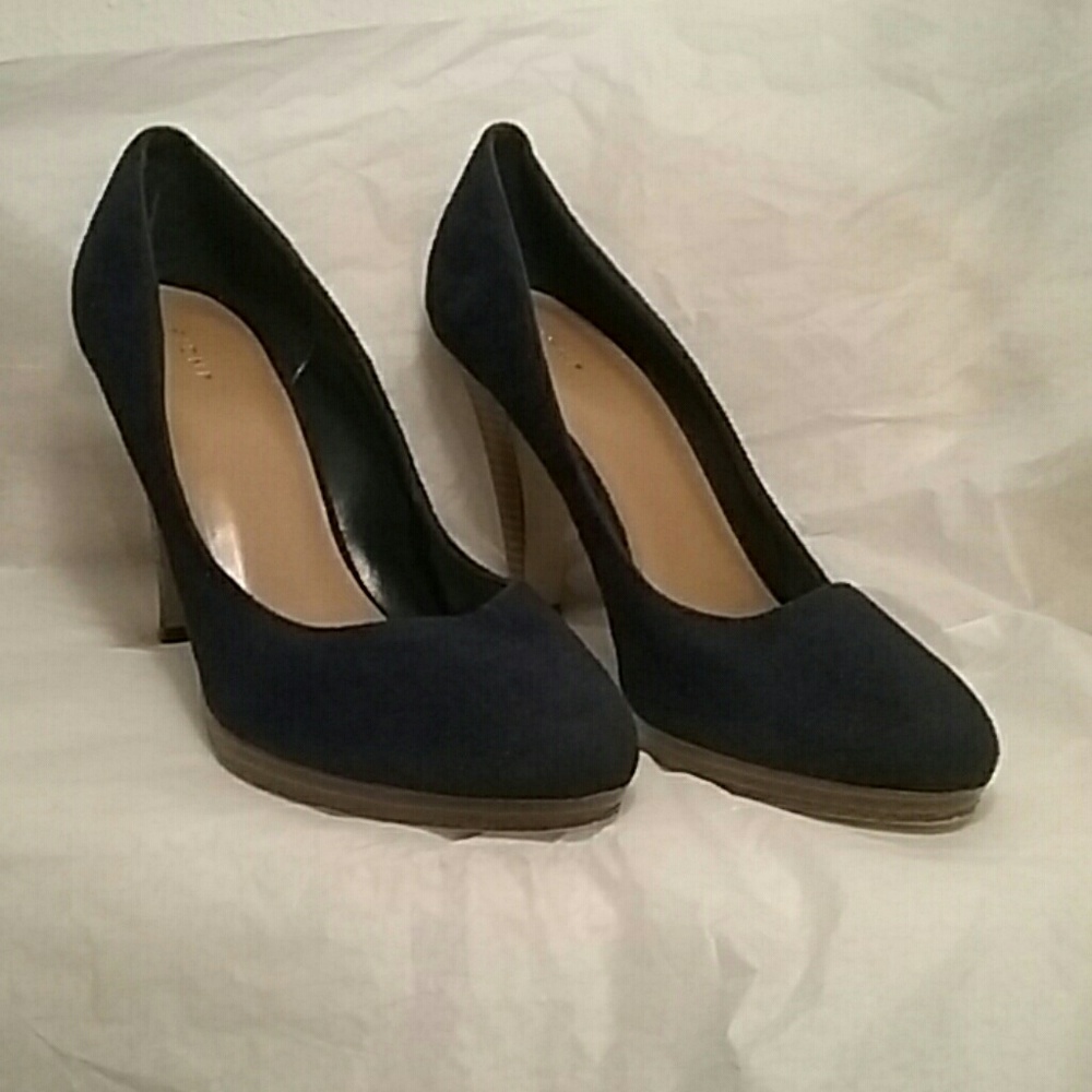 Fioni Pumps - Picture 2 of 8